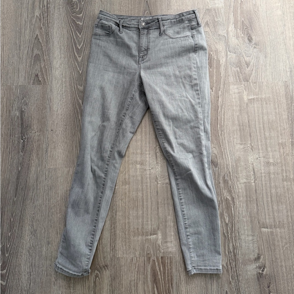 Elegant Gray Skinny Jeans for Women